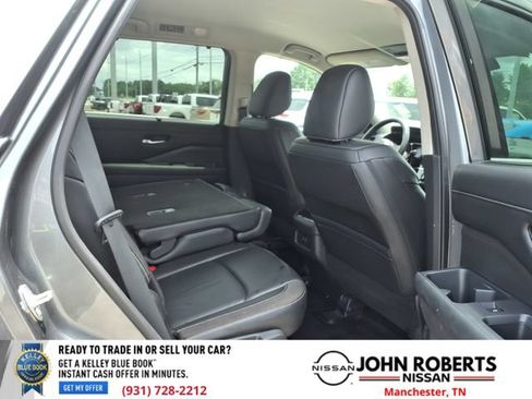 Used 2023 Nissan Pathfinder SL AWD/4WD image 18