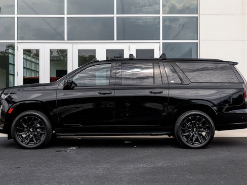 Used 2024 Cadillac Escalade ESV Sport w/ LPO, ONYX Package AWD/4WD image 4