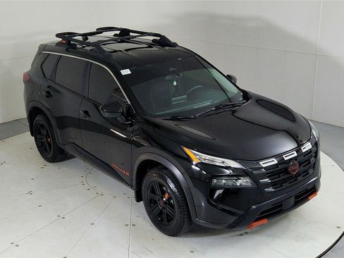 Certified 2025 Nissan Rogue SV image 13