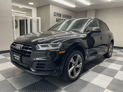 Used 2020 Audi Q5 2.0T Titanium Premium Plus w/ Premium Plus Package AWD/4WD image 2