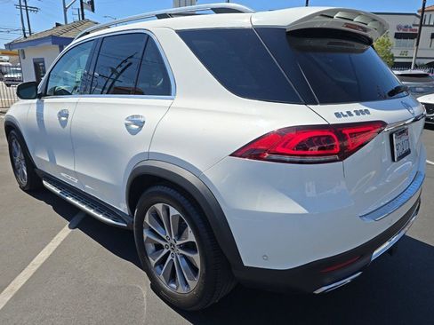 Used 2022 Mercedes-Benz GLE 350 w/ Premium Package image 4