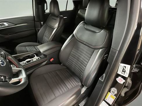 Used 2025 Ford Explorer ST-Line w/ ST-Line Street Pack image 9