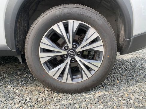 Used 2023 Nissan Rogue SV image 30