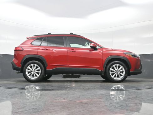 Used 2022 Toyota Corolla Cross LE image 33