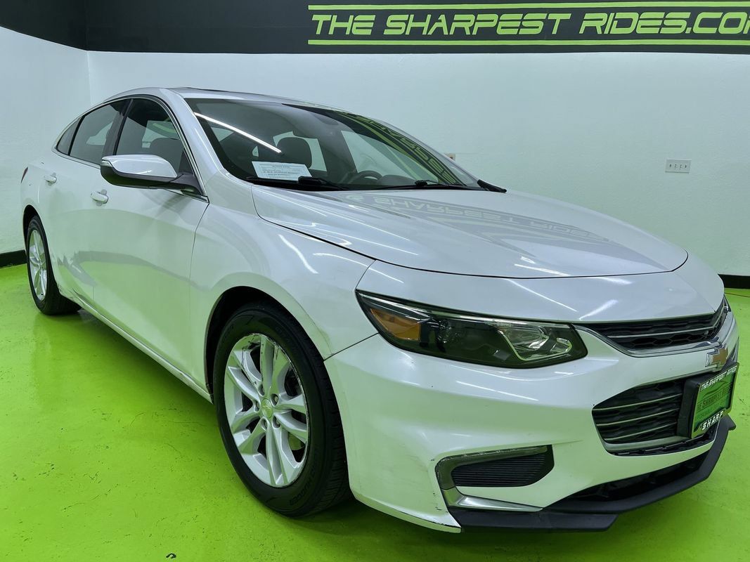 Used 2017 Chevrolet Malibu LT FWD image 2