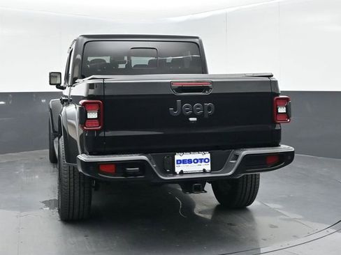 Used 2022 Jeep Gladiator Overland AWD/4WD image 7