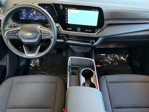 Used 2025 Chevrolet Equinox LT FWD image 13
