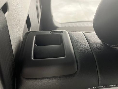 Used 2024 GMC Terrain SLT image 19