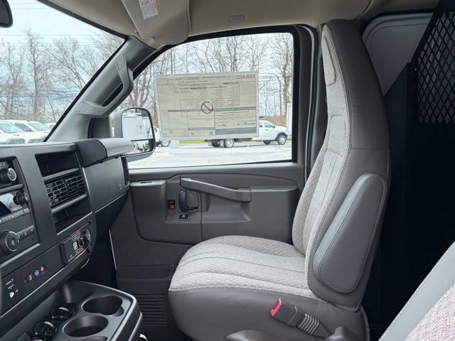 New 2026 GMC Savana 2500 w/ Driver Convenience Package RWD image 34