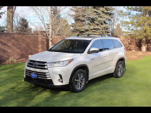 Used 2017 Toyota Highlander XLE image 1