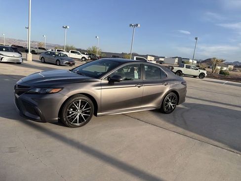 Used 2023 Toyota Camry SE image 8