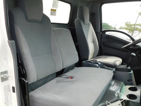 Used 2020 Isuzu NPR image 23