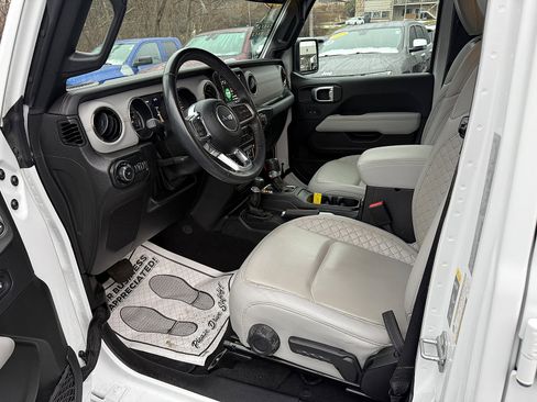 Certified 2022 Jeep Wrangler Unlimited Sahara image 12