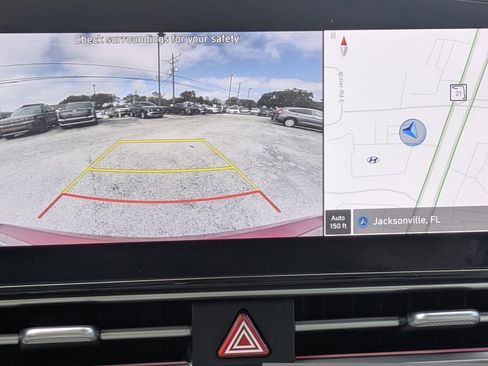 Used 2024 Hyundai Elantra SEL image 21