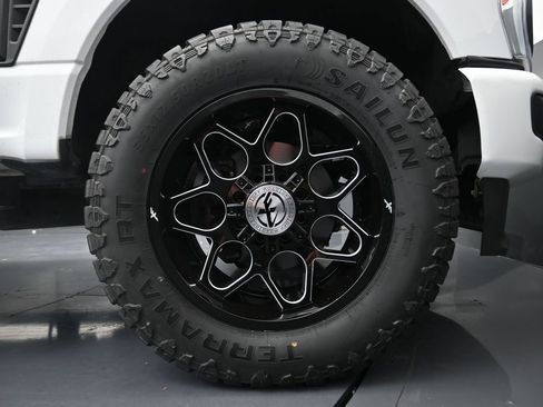 Used 2023 Ford F250 Lariat w/ Sport Appearance Package image 5