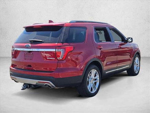 Used 2016 Ford Explorer XLT w/ Equipment Group 202A FWD image 9