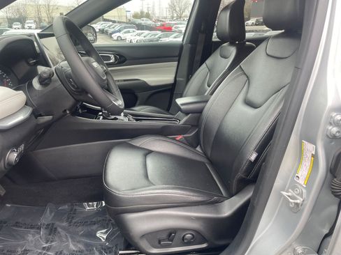 Used 2025 Jeep Compass Limited image 27