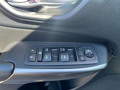 Used 2019 Jeep Cherokee Latitude Plus w/ Comfort/Convenience Group AWD/4WD image 16