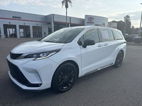 Certified 2023 Toyota Sienna XSE FWD image 1
