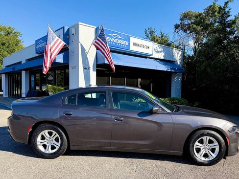 Used 2020 Dodge Charger SXT w/ Leather Interior Group RWD image 19