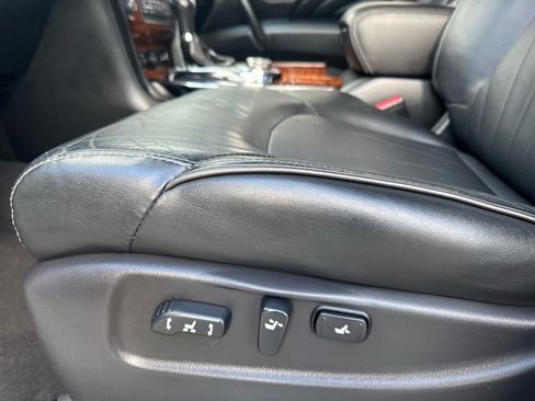 Used 2015 INFINITI QX80 4WD w/ Deluxe Technology Package image 16