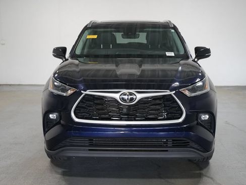 Used 2021 Toyota Highlander XLE FWD image 2