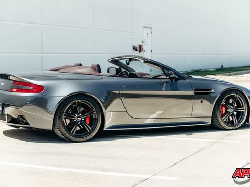 Used 2009 Aston Martin V8 Vantage Roadster RWD image 44