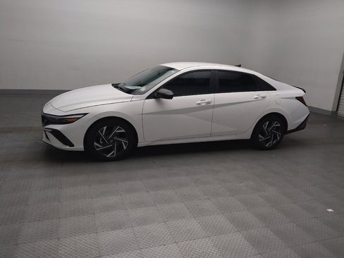 Used 2025 Hyundai Elantra Sport FWD image 2