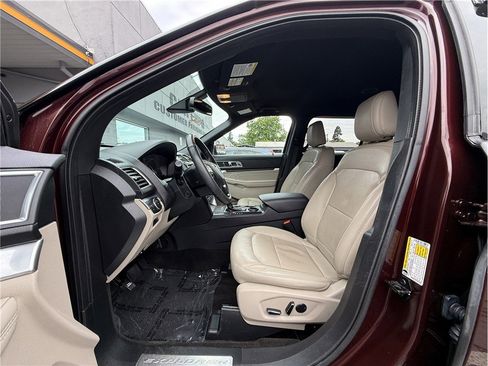 Used 2018 Ford Explorer Limited w/ Ford Safe & Smart Package FWD image 10