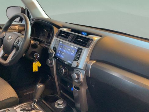 Used 2020 Toyota 4Runner SR5 AWD/4WD image 37
