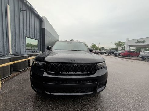 Used 2025 Jeep Grand Cherokee L Altitude AWD/4WD image 2