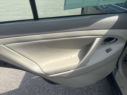 Used 2010 Toyota Camry LE image 16