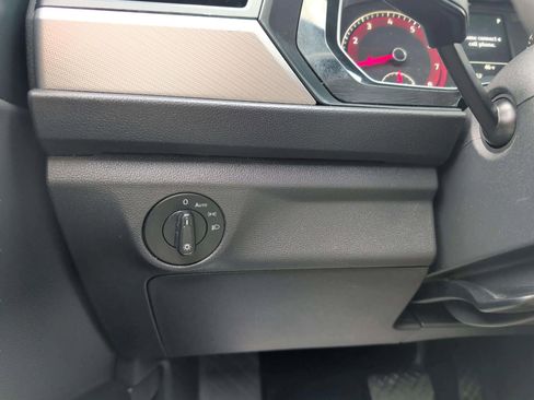 Used 2020 Volkswagen Jetta SE w/ SE Cold Weather Package image 23