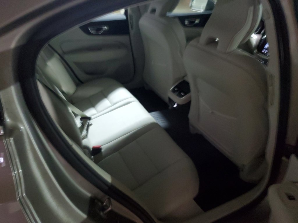 Used 2020 Volvo S60 T5 Inscription w/ Advanced Package FWD image 9
