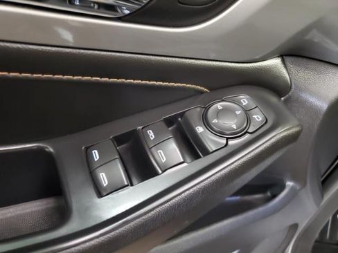 Used 2021 Chevrolet Traverse LT FWD image 13