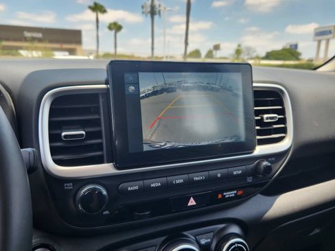 Used 2025 Hyundai Venue SEL FWD image 24