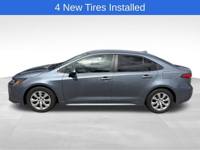 Used 2020 Toyota Corolla LE FWD image 2