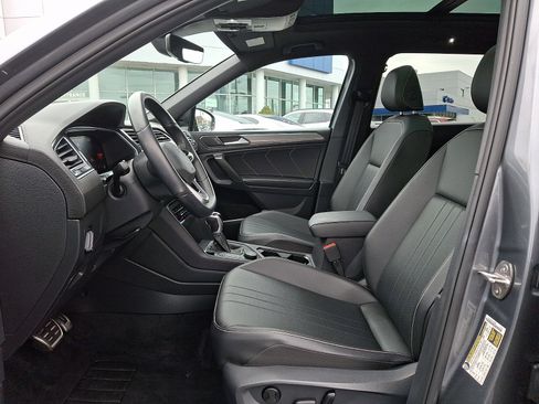 Used 2022 Volkswagen Tiguan SE R-Line image 13