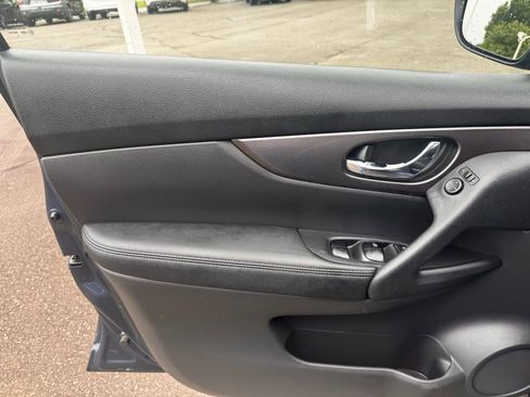 Used 2015 Nissan Rogue S image 18