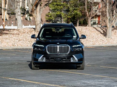 Used 2023 BMW X7 xDrive40i w/ Executive Package image 2