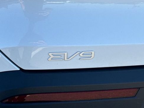 Certified 2024 Kia EV9 Light Long Range RWD image 37