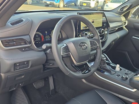 New 2026 Toyota Highlander XSE image 16