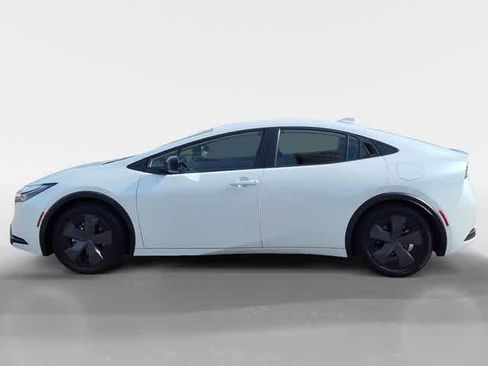 Used 2024 Toyota Prius Prime SE image 3