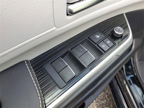 Used 2025 Toyota Sienna XSE image 18