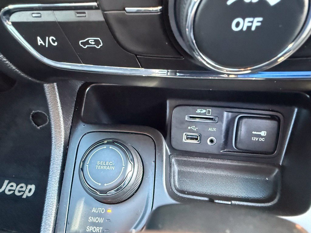 Used 2018 Jeep Cherokee Latitude w/ Safety Group AWD/4WD image 61