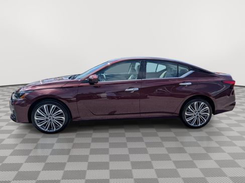 Used 2025 Nissan Altima 2.5 SL AWD/4WD image 2