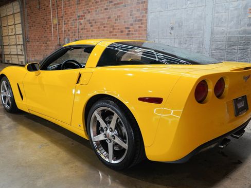 Used 2007 Chevrolet Corvette Coupe w/ Preferred Equipment Group RWD image 17