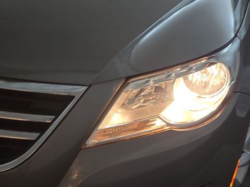 Used 2011 Volkswagen Tiguan SE AWD/4WD image 29