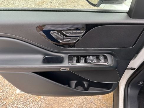 New 2026 Lincoln Aviator AWD image 17