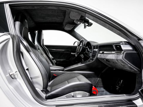 Used 2018 Porsche 911 Carrera T RWD image 31